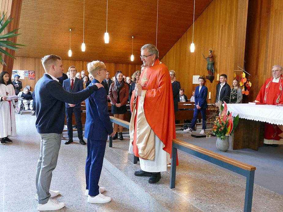 Firmung 2019 in Naumburg (Foto: Karl-Franz Thiede)